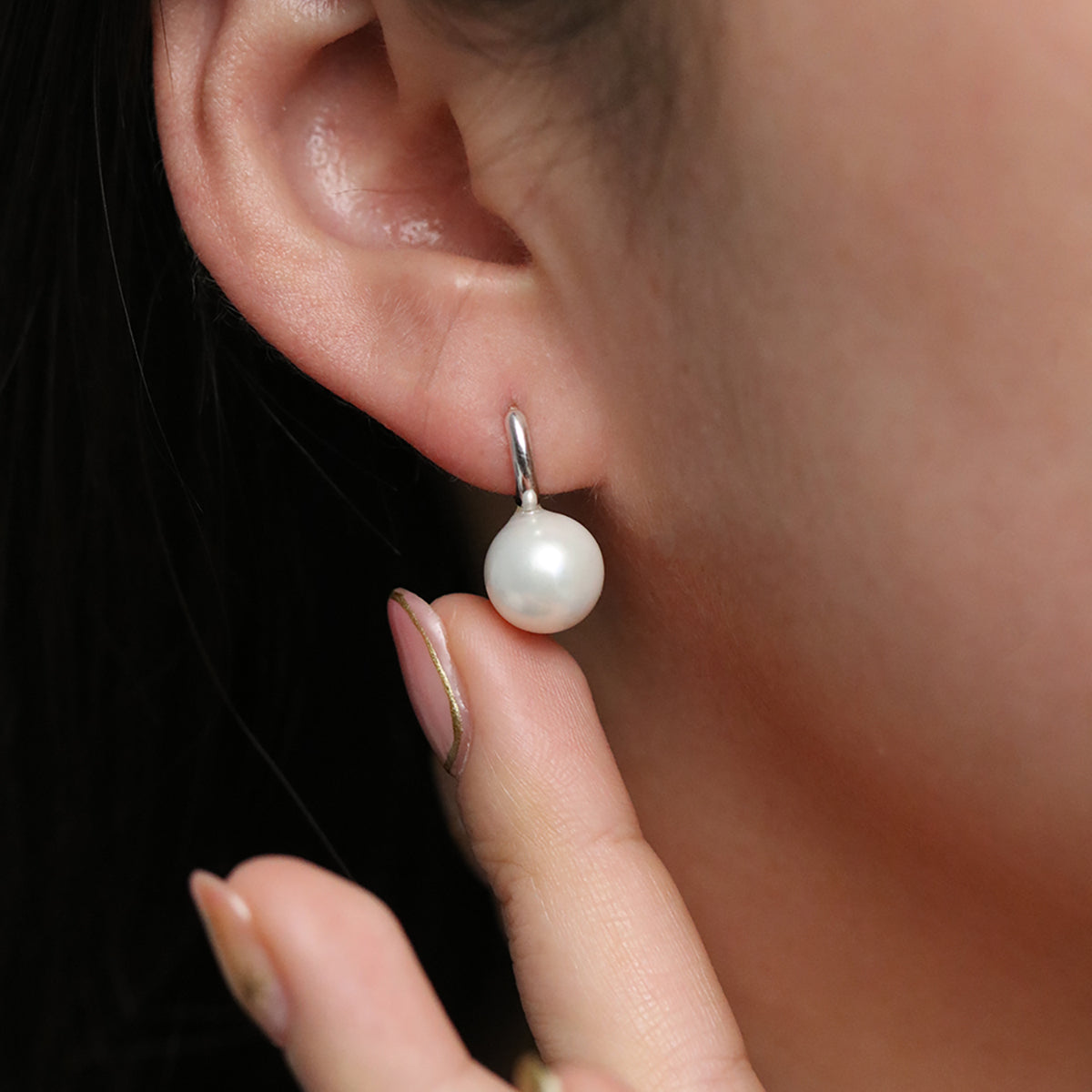 Pearl drop huggie earrings-4